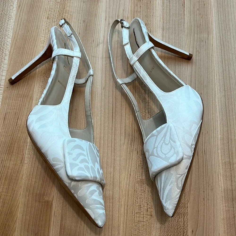 New Something Blue Halen Heels size 10 BUT